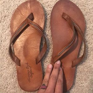 American Eagle tan leather flip flops